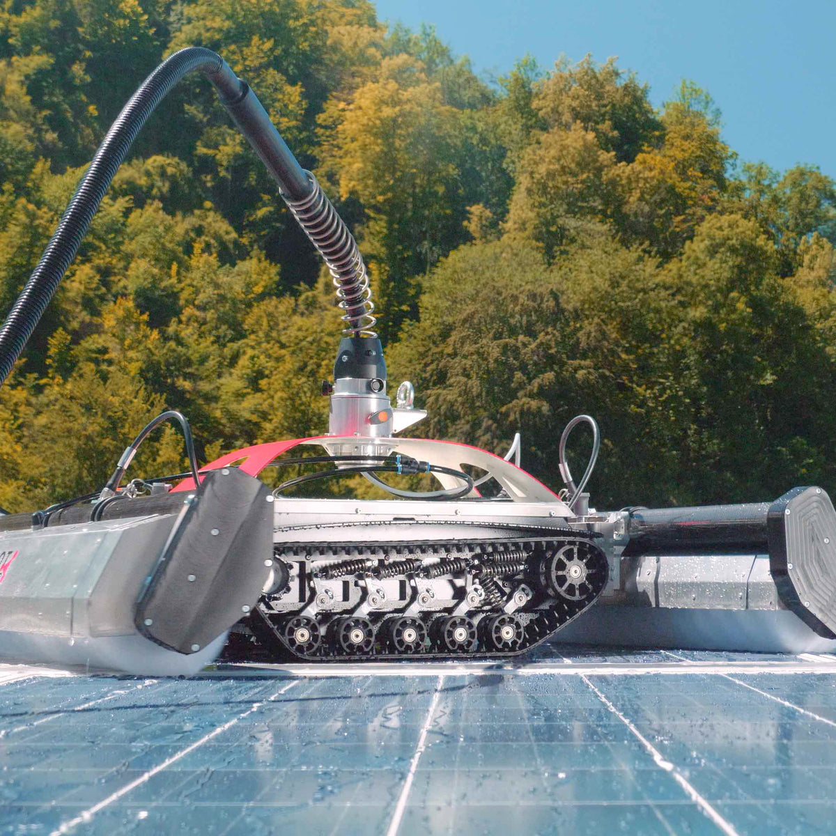 solar cleaning robot
